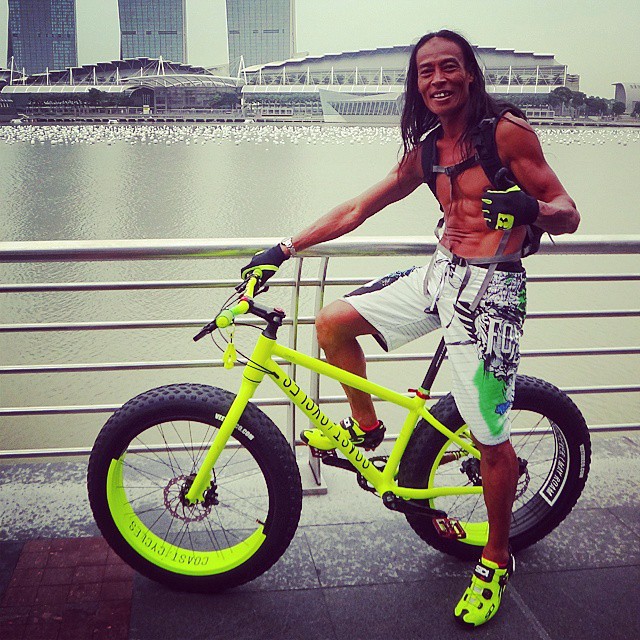 Happy New Year! Let us aspire to be like crazy rider Tarzan! He needs the flouro because hes bloody fast and nimble. Pure muscle and sponsored by @coastcycles, hes here with us for the epic #FatBikeSG gathering of 2015!