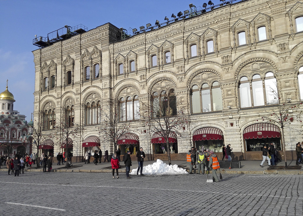 : ,  , ,   / Moscow, Red Square, gum department store, last snow