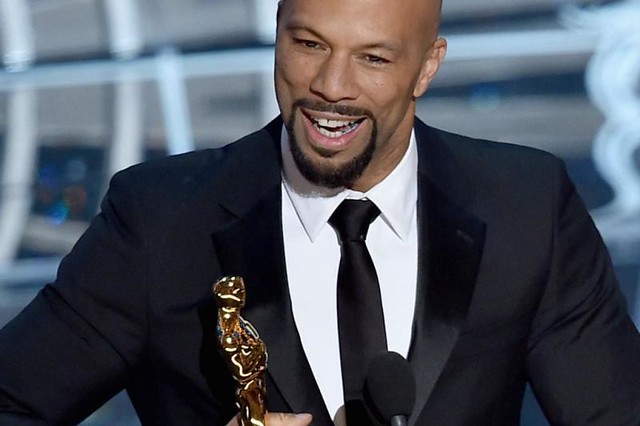 Common recebe o Oscar de melhor canção original com Glory do filme Selma