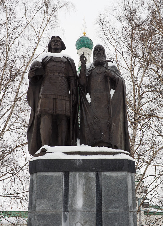 :         / Monument to the founders Nizhniy Novgorod - Grand Duke Yury II and Simon Suzdalskiy