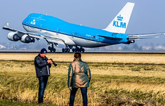 KLM 747 in front of some spotters • <a style="font-size:0.8em;" href="http://www.flickr.com/photos/125767964@N08/16647272592/" target="_blank">View on Flickr</a>