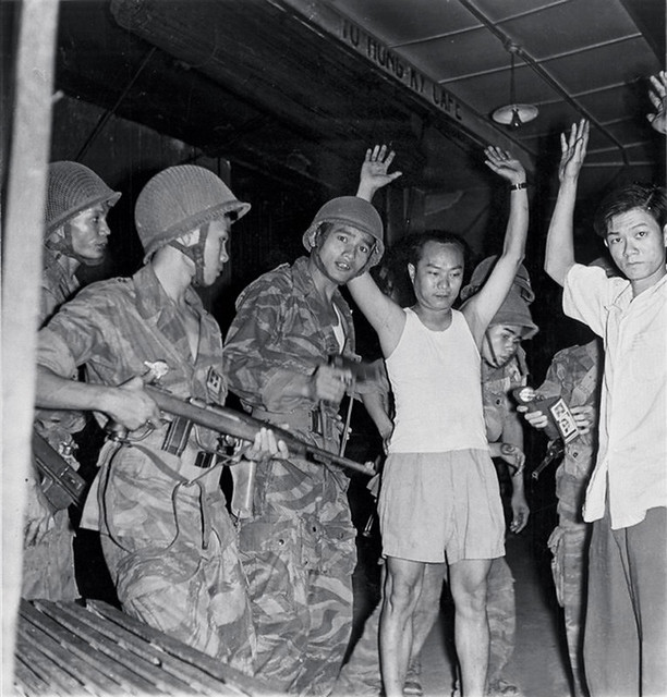 In Saigon, taking prisoners of the Binh Xuyen group in March 1955. The photos are signed Jacques Chancel, this is his first assignment for Paris Match.