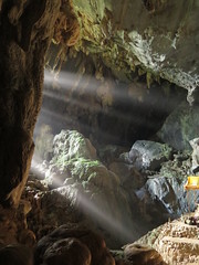 Grotte de Tham Phu Kam <a style="margin-left:10px; font-size:0.8em;" href="http://www.flickr.com/photos/83080376@N03/15912779945/" target="_blank">@flickr</a>
