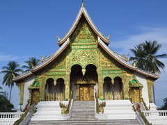 Temple Luang Prabang <a style="margin-left:10px; font-size:0.8em;" href="http://www.flickr.com/photos/83080376@N03/15713399947/" target="_blank">@flickr</a>