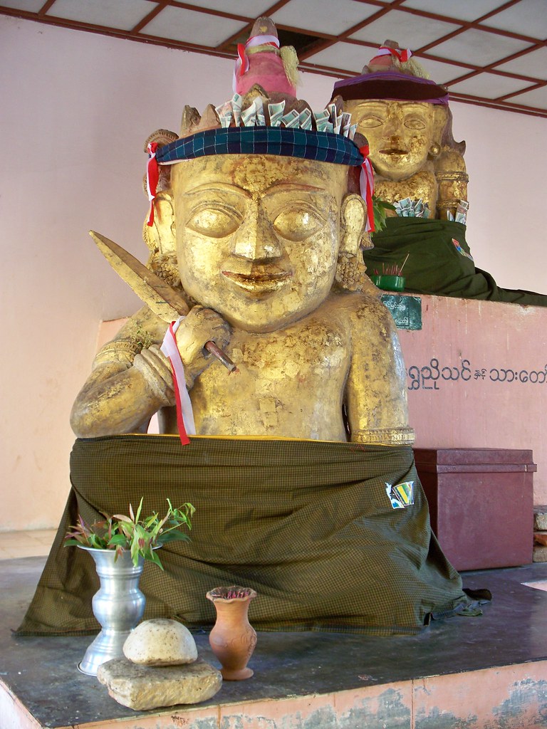 : Shwezigon Paya (Bagan, Myanmar)