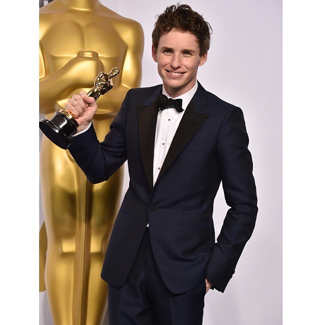Y el Oscar al mejor vestido (y actor) es para. ¡EDDIE REDMAYNE! #oscars2015 #congrats