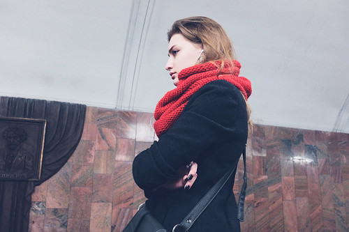 DSCF0960 woman in red scarf ©  Alexander Lyubavin