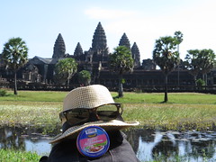 Avec notre paté Hénaff : pique nique à Angkor <a style="margin-left:10px; font-size:0.8em;" href="http://www.flickr.com/photos/83080376@N03/15863976357/" target="_blank">@flickr</a>