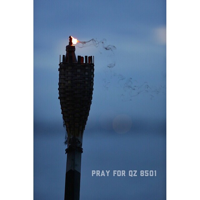 #prayforQZ8501 - Semoga pesawat air asia QZ8501 segera diketemukan dan seluruh penumpang dalam keadaan selamat, aamiin 🙏
