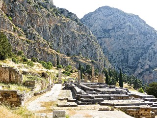 The Athenian treasury in Delphi (pixabay)