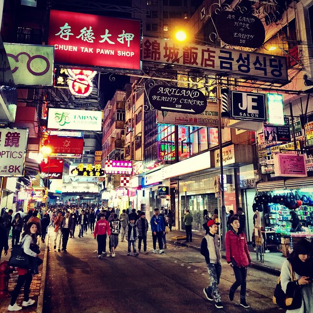 Streets of Hong Hong are filled with colorful neons. Unthinkable in Tokyo, they serve its purpose in earthquake-free city in its full glare. #hongkong #asia #instapic #city #architecture #travel #travelling #podroze #streetphotography