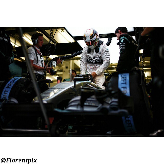 @florentpix 2015 Bahrain GP 17-19 Apr. 2015 @bah_int_circuit Sunday #44 Lewis Hamilton Mercedes AMG Photographer: Florent Gooden (@florentpix) Website: http://ift.tt/1yqXpN2 Facebook: Braking-Zones Photography #F1 #Bahrain #Sakhir by motorsport_photograph