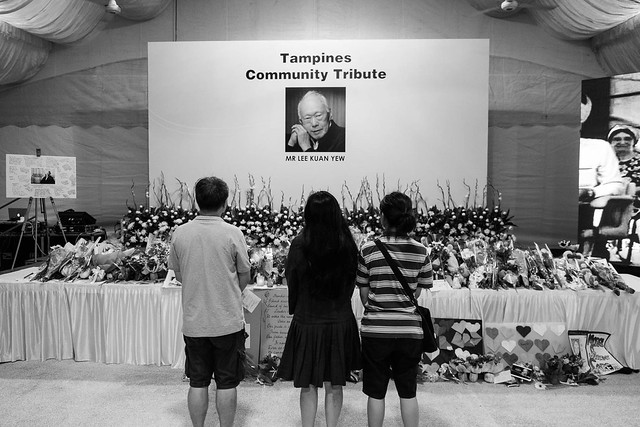 A family pays respect to Mr. Lee Kuan Yew.