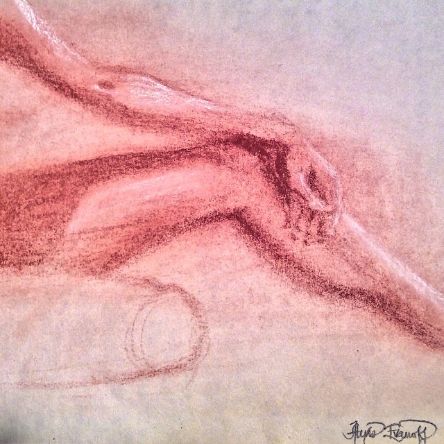 Here is a #tbt #dailysketchext in honor of those life drawing classes I took once upon a time. For those of you who might occasionally blush at my croquis, be glad I am not taking this class and posting the sketches now 🙈