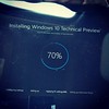 De regreso de mi oficina a casa, WINDOWS 10 build 10041 se esta instalando en la tableta #HP #Elitepad 😊