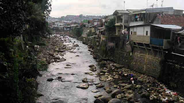Pencemaran sungai di Bogor