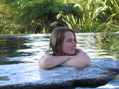 détente dans les hot springs <a style="margin-left:10px; font-size:0.8em;" href="http://www.flickr.com/photos/83080376@N03/16733635437/" target="_blank">@flickr</a>