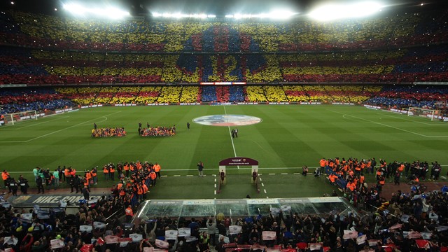 !Francisco Javier Fernandez¡ Espectacular mosaico en el Camp Nou para acoger el Clásico