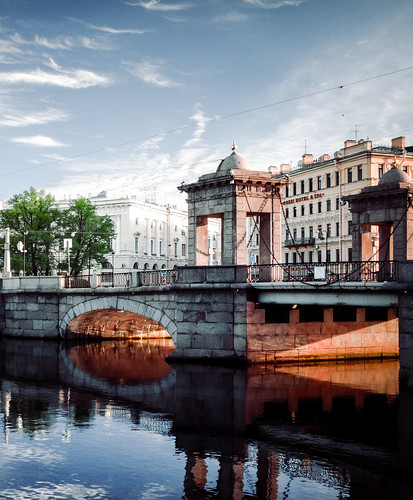 Lomonosov bridge ©  Tony