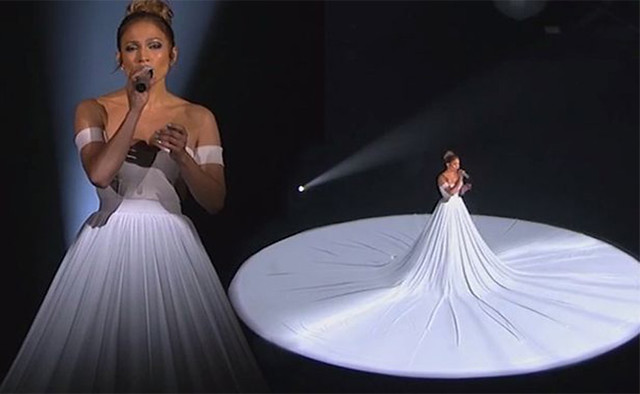 Jennifer-Lopezs-Dress-Performance-in-American-Idol