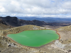 Tongariro Alpine crossing <a style="margin-left:10px; font-size:0.8em;" href="http://www.flickr.com/photos/83080376@N03/16722713758/" target="_blank">@flickr</a>