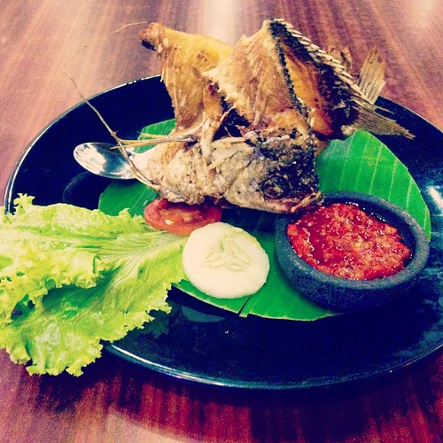      #Travel #Surabaya #Indonesia #Food #Dinner #Nasi #Gurami #Goreng #Fried #Fish ©  Jude Lee