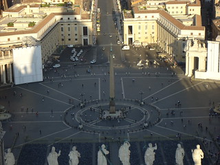 Vista de la Plaza de San Pedro desde la Cúpula de la Basílica de San Pedro del Vaticano, Ciudad del Vaticano, Ciudad del Vaticano