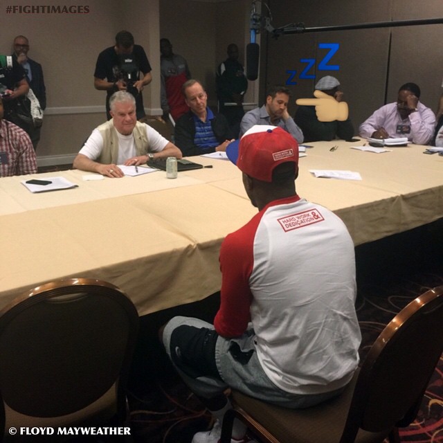 Heres a shot of Floyd #Mayweather talking with the PPV announce team while MAX KELLERMAN sneaks in a quick nap😴 (kidding)  #MayPac #May2 #Boxing #FIGHTIMAGES