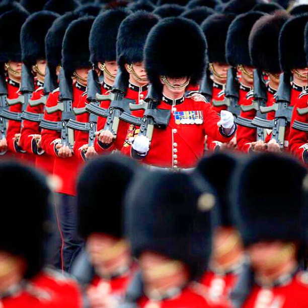 H.M. The #Queen 👸 #birthday #trooping the #colour #parade #grenadier #guards #military #parade #bearskin #hats #red #scarlet #tunic #happybirthday #British #army #monarchy #godsavethequeen #igerslondon #london #england