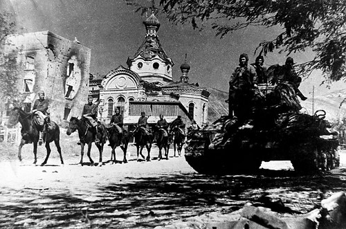 Советские войска в освобожденном Новороссийске ©  midorenko