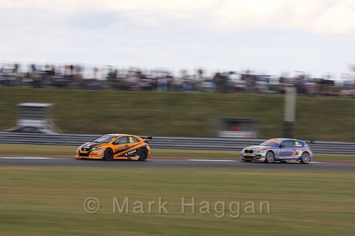Rob Collard and Matt Neal in Touring Car action during the BTCC 2016 Weekend at Snetterton