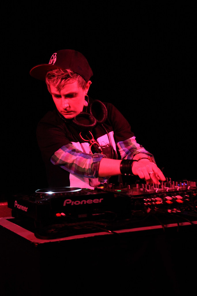 DJ (48)