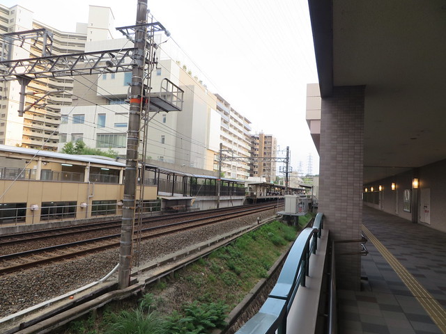 Dew阪急山田の北側からの阪急山田駅です...