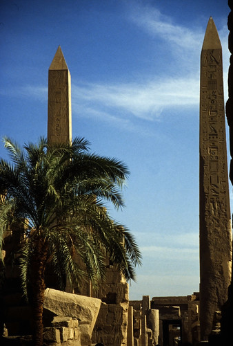 Ägypten 1999 (342) Karnak-Tempel: Tempel des Amun-Re • <a style="font-size:0.8em;" href="http://www.flickr.com/photos/69570948@N04/28472568203/" target="_blank">Auf Flickr ansehen</a>
