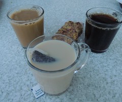 Anglų lietuvių žodynas. Žodis coffee-bar reiškia n kavinė, užkandinė lietuviškai.