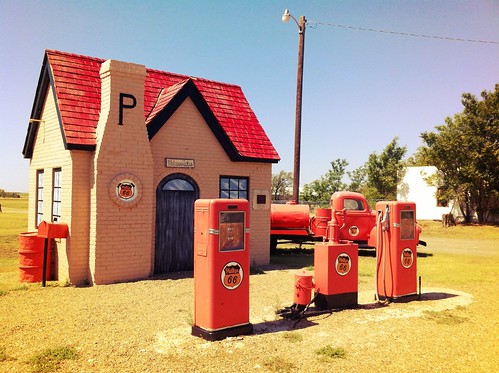 Old Phillips Route 66 Gas Station - McLean, Texas • <a style="font-size:0.8em;" href="http://www.flickr.com/photos/20810644@N05/8142757690/" target="_blank">View on Flickr</a>