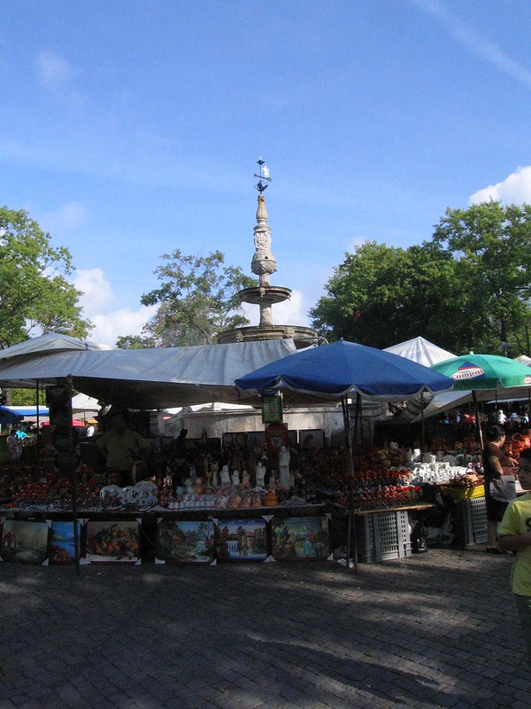 Market Day in Barcelos<br/>© <a href="https://flickr.com/people/87974483@N02" target="_blank" rel="nofollow">87974483@N02</a> (<a href="https://flickr.com/photo.gne?id=8232176918" target="_blank" rel="nofollow">Flickr</a>)