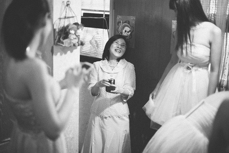 婚禮攝影-媽媽開心的笑