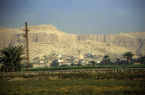 Ägypten 1999 (348) Theben-West: Al-Qurna • <a style="font-size:0.8em;" href="http://www.flickr.com/photos/69570948@N04/29053831572/" target="_blank">Auf Flickr ansehen</a>