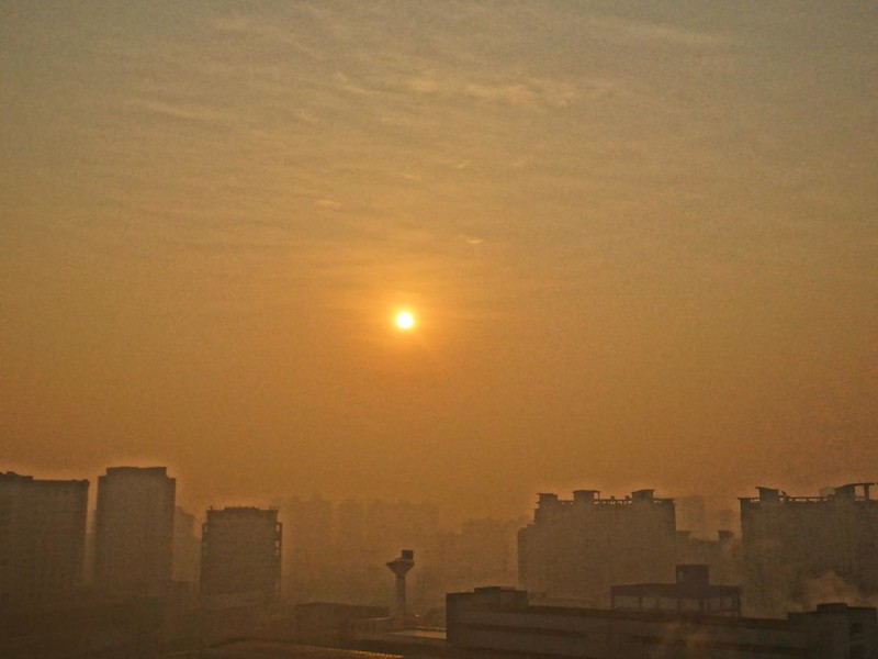 Sunrise in Shanghai, China<br/>© <a href="https://flickr.com/people/78797573@N00" target="_blank" rel="nofollow">78797573@N00</a> (<a href="https://flickr.com/photo.gne?id=8375946510" target="_blank" rel="nofollow">Flickr</a>)
