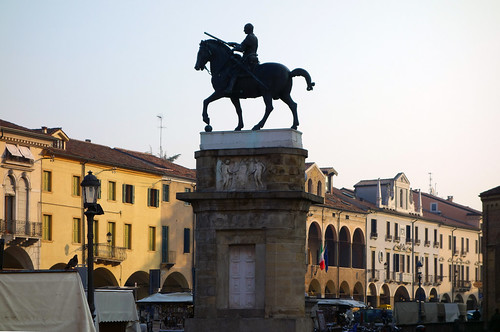 Donatello, Gattamelata (right) with street