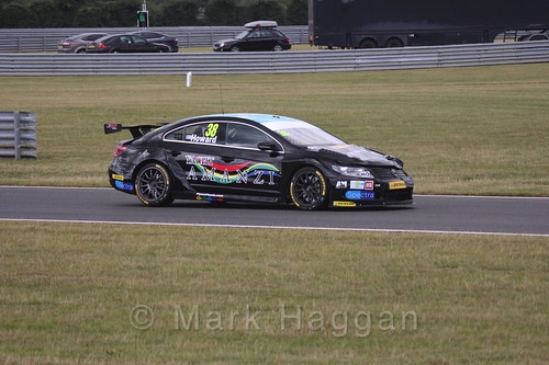 Mark Howard's car in Touring Car action during the BTCC 2016 Weekend at Snetterton