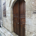 Door in old town Tarsus <a style="margin-left:10px; font-size:0.8em;" href="http://www.flickr.com/photos/59134591@N00/8416775986/" target="_blank">@flickr</a>