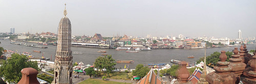 A panorama of the Chao Phraya • <a style="font-size:0.8em;" href="http://www.flickr.com/photos/96277117@N00/8644602462/" target="_blank">View on Flickr</a>