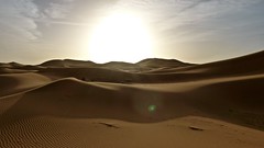 Amanecer en el desierto de Erg Chebbi • <a style="font-size:0.8em;" href="http://www.flickr.com/photos/92957341@N07/8457718127/" target="_blank">View on Flickr</a>