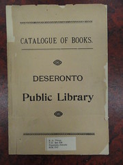 Anglų lietuvių žodynas. Žodis library catalogue reiškia bibliotekos kataloge lietuviškai.