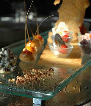 glass_buffet_serving_dessert_platter