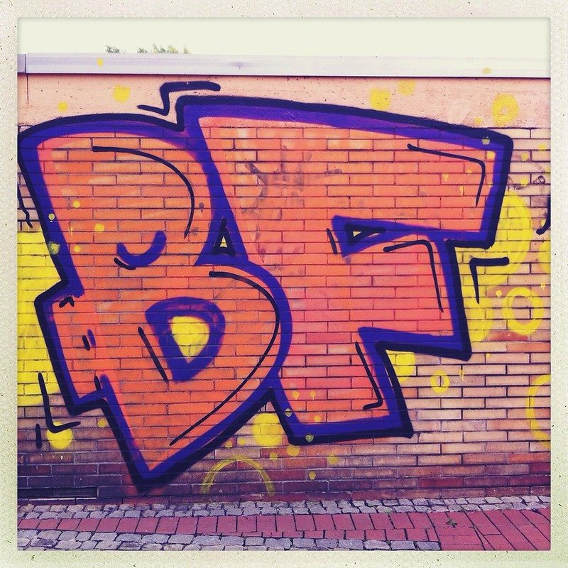 BF aka Boyfriend<br/>© <a href="https://flickr.com/people/46702124@N07" target="_blank" rel="nofollow">46702124@N07</a> (<a href="https://flickr.com/photo.gne?id=7570459170" target="_blank" rel="nofollow">Flickr</a>)