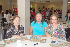 DSC_8202 Concepción Gómez de Sánchez, Palmira Contreras e Irma de Luna.
