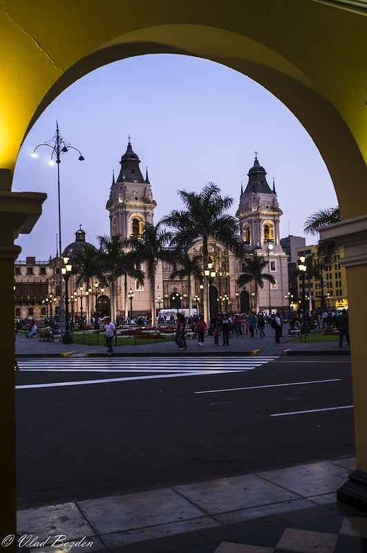 Plaza de Armas (Lima, Peru)<br/>© <a href="https://flickr.com/people/31813000@N04" target="_blank" rel="nofollow">31813000@N04</a> (<a href="https://flickr.com/photo.gne?id=7677458606" target="_blank" rel="nofollow">Flickr</a>)